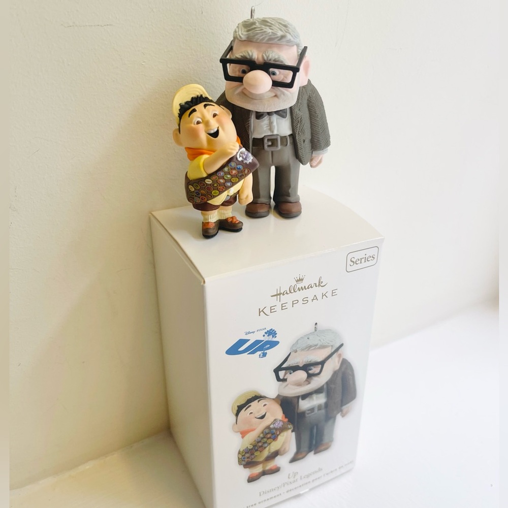 2011 Hallmark Keepsake Ornament UP Disney/Pixar Legends